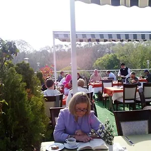 4* Hotel Guelhanepark &